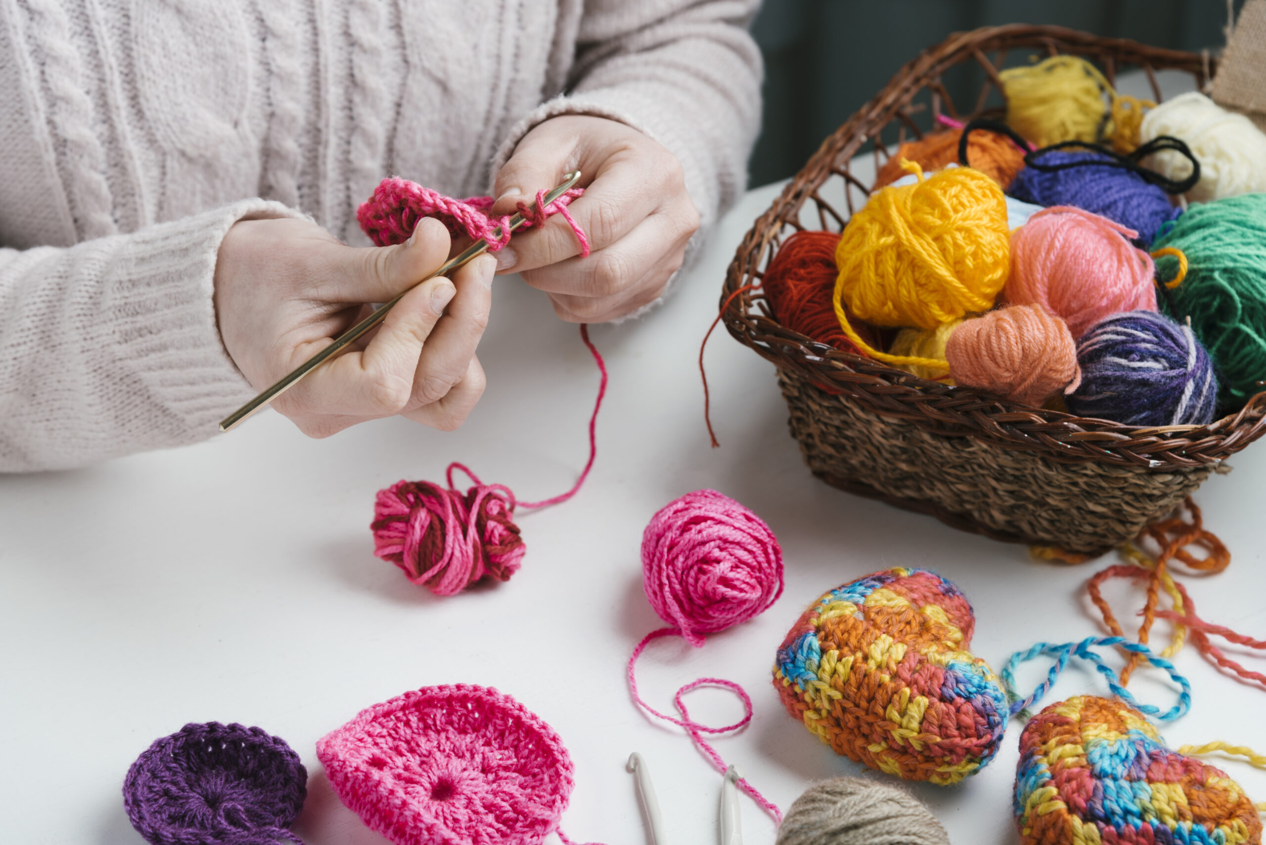 Crochê e Arte Têxtil: Criações Manuais para o Frio de Julho