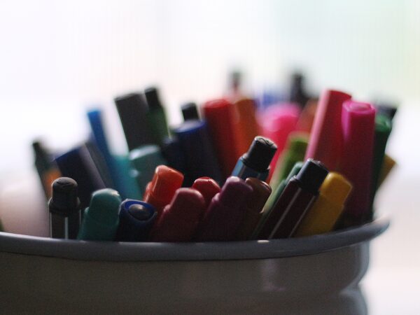 Canetas Artísticas e Sua Utilidade no Dia a Dia: Criatividade que Transforma Rotina em Arte