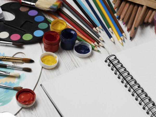 Materiais Essenciais para Desenho em 2026: O Que Vale a Pena Ter no Seu Kit Criativo