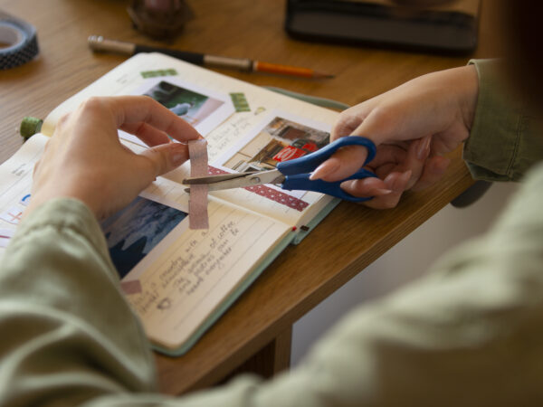 Scrapbook para iniciantes: como montar sua primeira página com personalidade