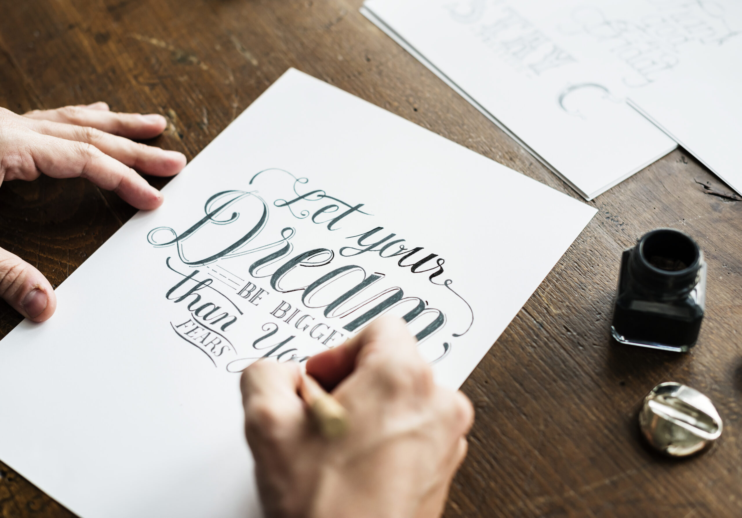 Lettering para iniciantes: como começar com o mínimo de materiais